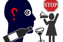 Sylwetka głowy z butelką przy ustach, czerwony znak zapytania przy uchu, kieliszek koktajlowy, kobieta krzycząca przez megafon i znak stopu, symbolizujące obawy związane z używaniem alkoholu i potrzebę interwencji kryzysowej.
