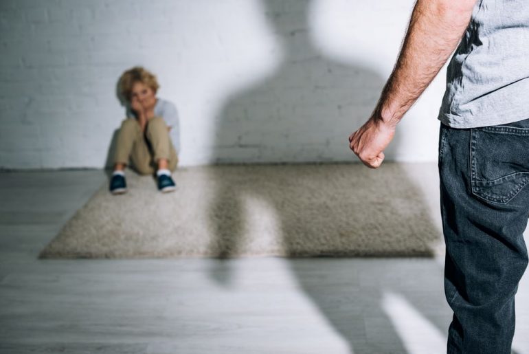 Doznawanie przemocy w dzieciństwie znacząco zwiększa ryzyko uzależnienia od alkoholu! Wyniki badań