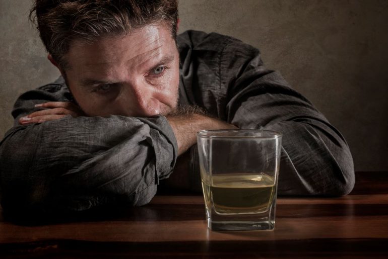 Leczenie zaburzeń związanych z używaniem alkoholu: problemy i rozwiązania