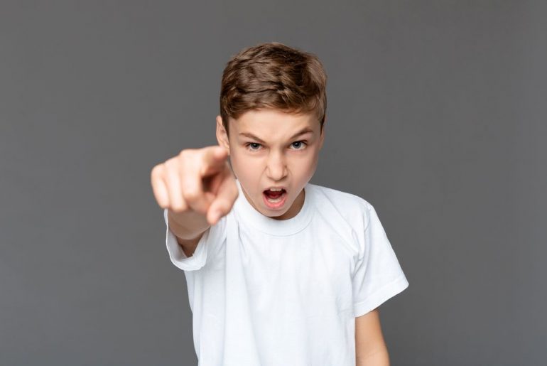 Agresja u dzieci i nastolatków? Ekspert podpowiada, jak sobie radzić