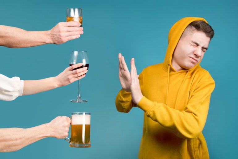 Jak skutecznie odmawiać alkoholu? Wskazówki dla nastolatków